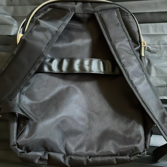 Kenneth Cole lap top backpack. Great for traveling and getting out. - Picture 3 of 3